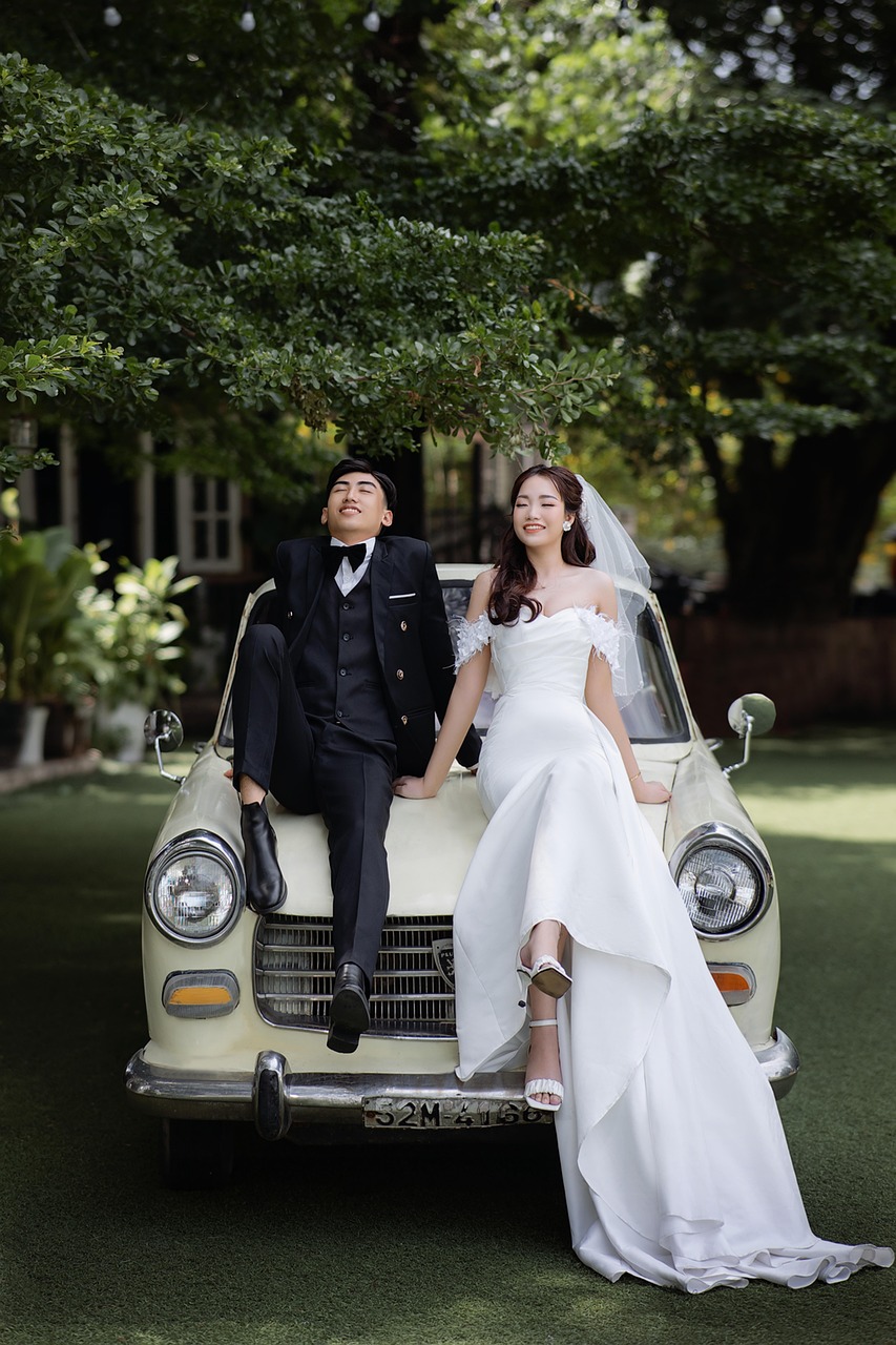 新婚夫婦が自動車保険を見直すべき理由とは？