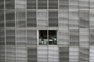 自動車保険の対物超過特約はどのように効くのか？