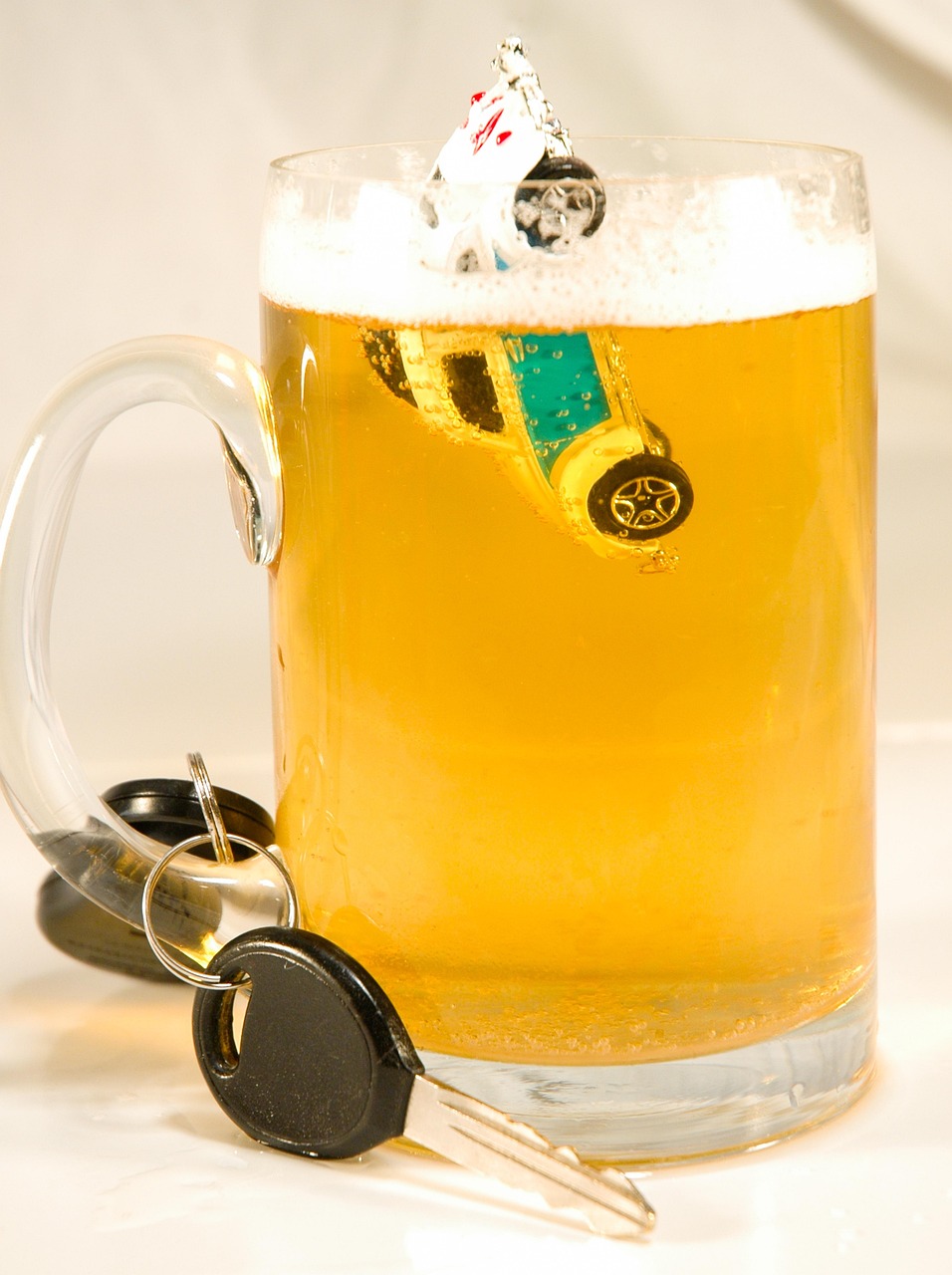 飲酒運転による自動車保険の影響はどのようなものですか？